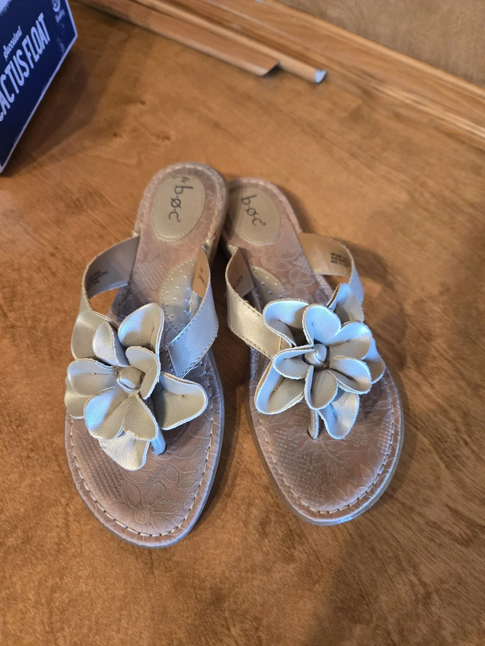 b.o.c. cream floral thong sandals